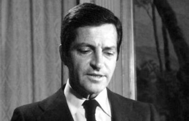 Adolfo Suárez dimite.