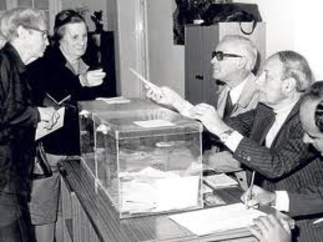 SE CELEBRAN LAS PRIMERAS ELECCIONES DEMOCRATICAS EN ESPAÑA DESDE 1936