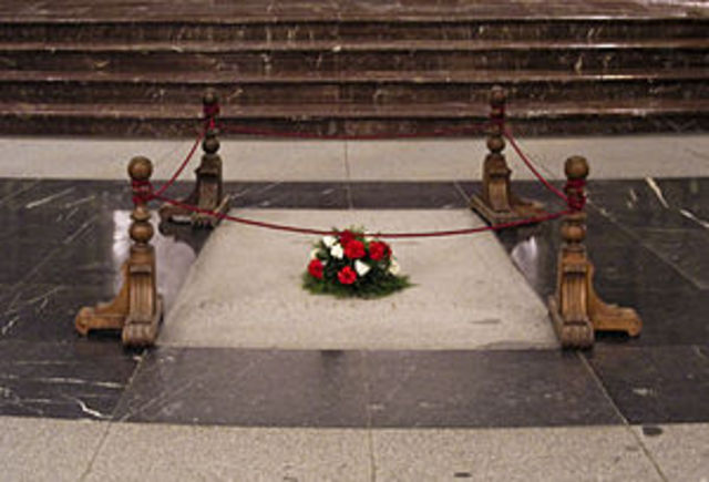 Muere el general Franco y comienza la transición democrática.