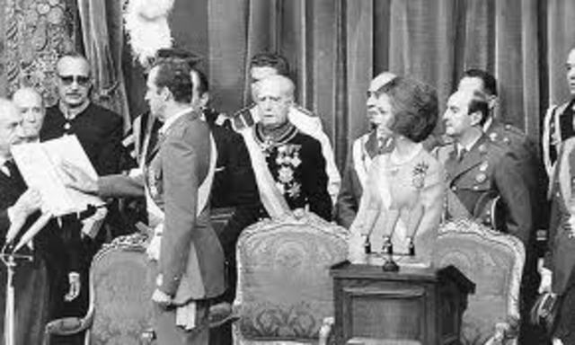 Juan Carlos I es proclamado rey de España.