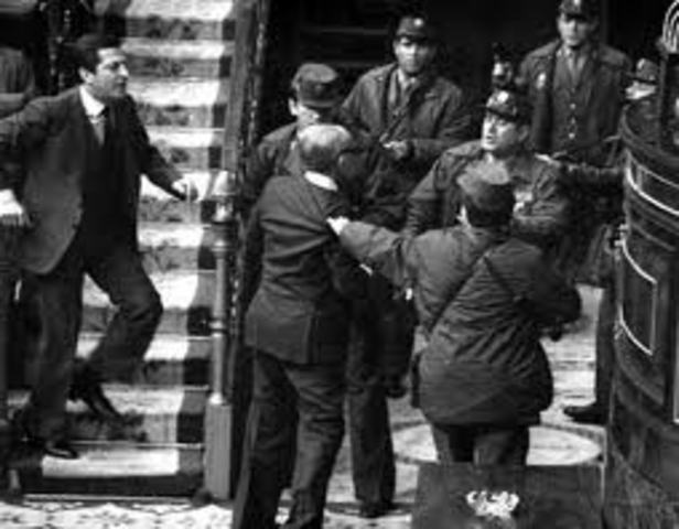 Un grupo de militares protagoniza un intento de golpe de Estado.