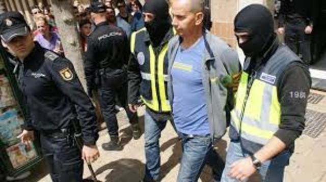 Un grupo de terrorista islamista provoca un atentado en Madrid en el que mueren casi 200 personas.