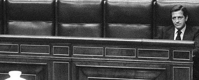 Adolfo Suárez dimite