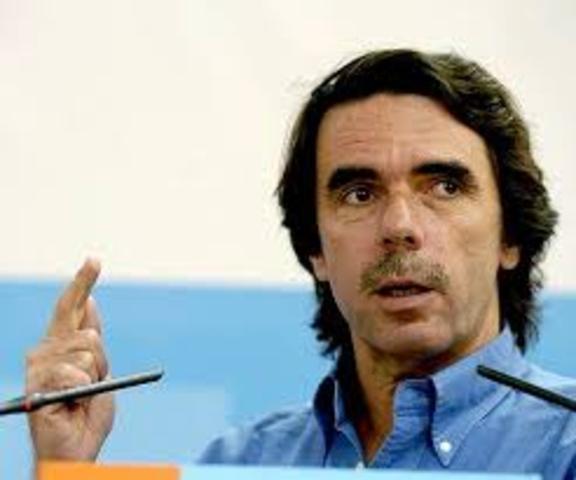 El PP, con José María Aznar al frente, gana las elecciones generales