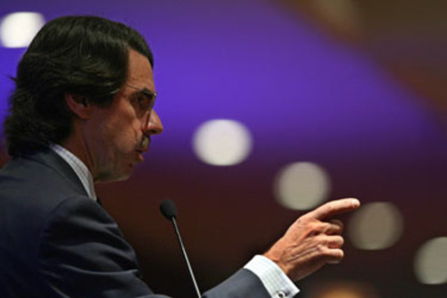 El PP, con José María Aznar al frente, gana las elecciones