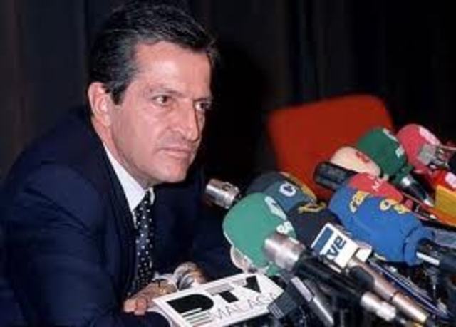 LA UCD, CON ADOLFO SUÁREZ AL FRENTE GANA LAS ELECCIONES GENERALES