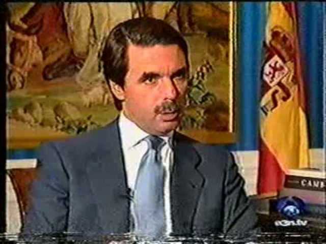 El PP, con José María Aznar al frente, gana las elecciones generales.