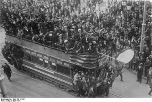 SE PROVLAMA LA SEGUNDA REPÚBLICA