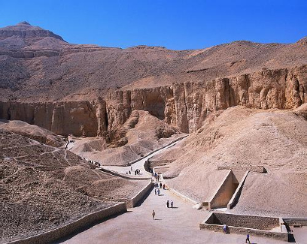 BC Pharaohs started to be buried in the Valley of the Kings