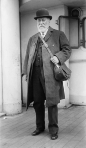 Primera aparició pública