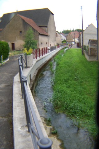 Ruisseau main courante fleurie