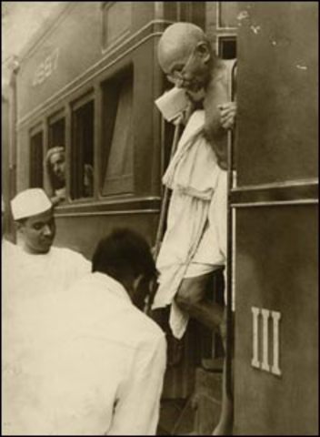 Mahatma Gandhi thrown of a train.