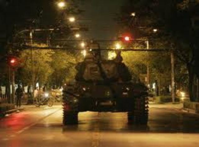 เกิดการรัฐประหารครั้งใหญ่ในประเทศไทยต่อ พ.ต.ท.ทักษิณ ชินวัตรนายกรัฐมนตรีนำโดย พลเอก สนธิ บูญยรัตกลิน มีการฉีกรัฐธรรมนูญเก่าอีกด้วย