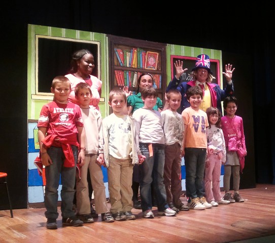 What's going on? Let's go  to the theater!!