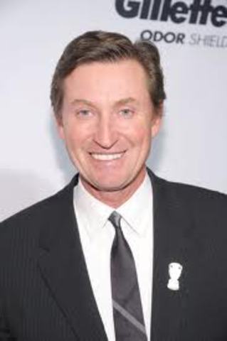 Wayne Gretzky retires from hockey
