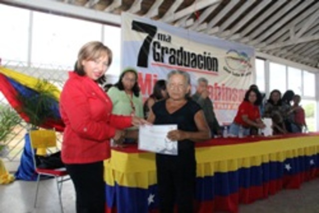 674 graduandos de la 7ma promoción de la Misión Robinson en Anaco