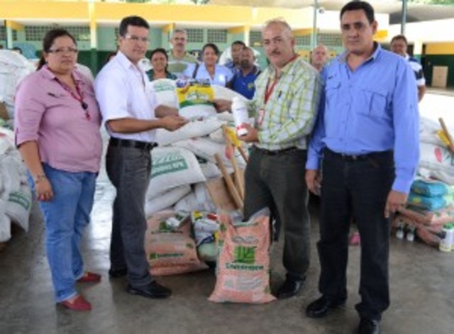ESCUELAS TÉCNICAS ROBINSONIANAS Y ZAMORANAS RECIBIERON DOTACIÓN AGRÍCOLA, DE OFICINA Y DEPORTIVA