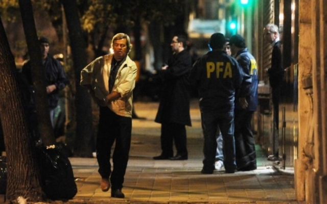 El padrastro de Ángeles se aleja de la prensa