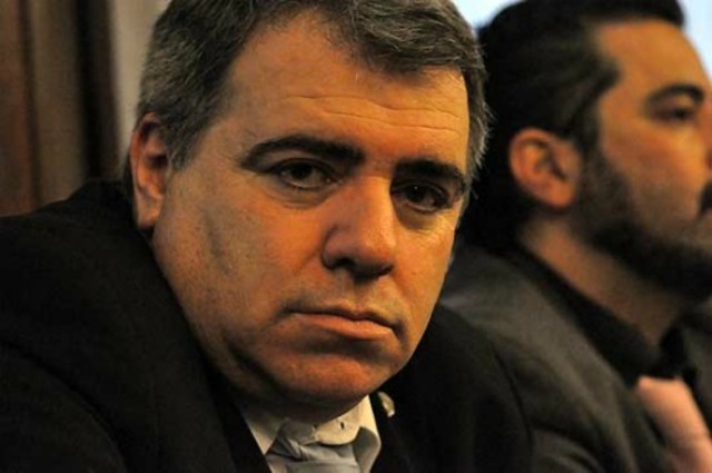 Pierri mantiene una conversación con Jorge Mangeri