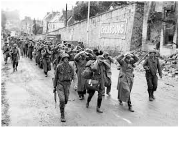 ITALIA CAE ANTE LOS ALIADOS