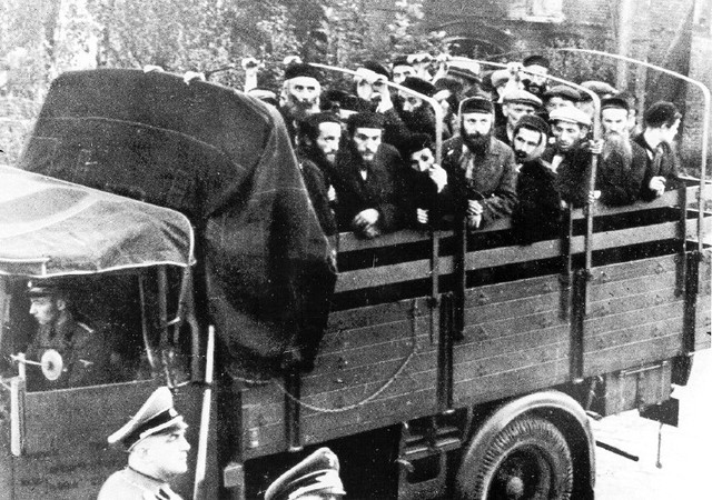 Polish Jews are Kicked out of Germany and Poland