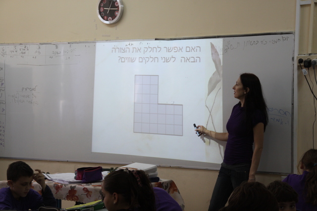 במסגרת התוכנית הלאומית לתקשוב, שימת המורה במרכז, עמדות מורה והכשרת ממורים וכן פיתוח תכנים דיגיטליים.