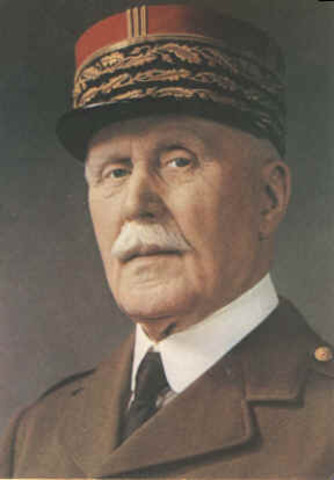Pétain a les pleins pouvoirs