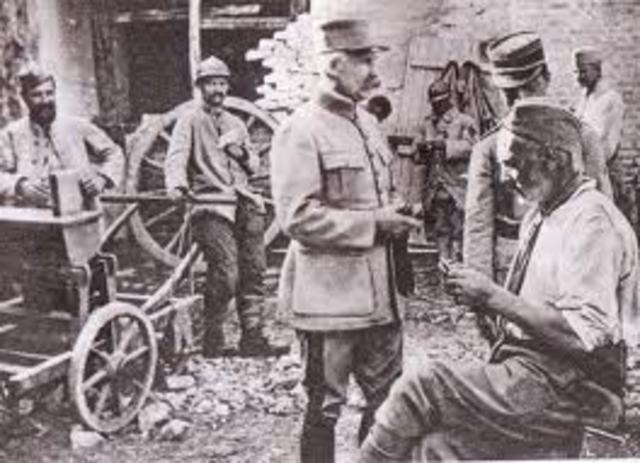 Nivelle remplace Joffre à la tête des armées françaises