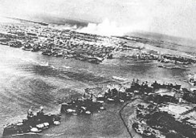Les Japonais attaquent Pearl Harbor