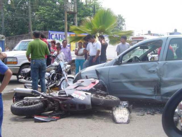 Accidente y muerte arriba de una moto