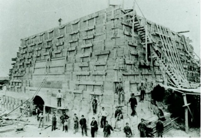 Work begins on Statue's pedestal