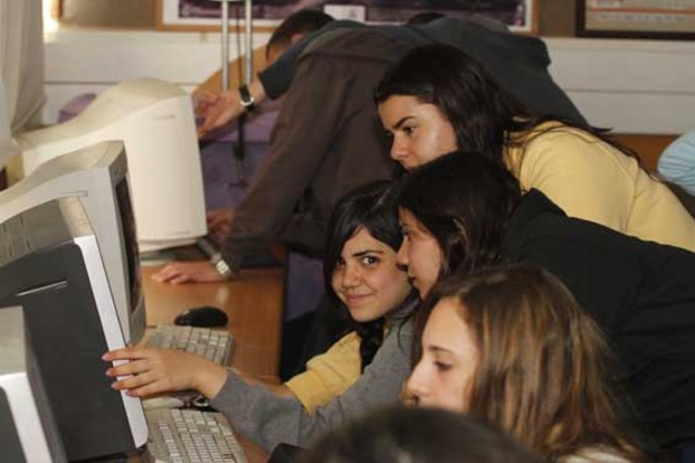 שילוב הוראת המחשב בבתי ספר תיכוניים עיוניים