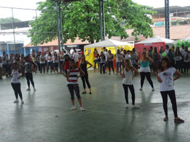 Mais uma mudança de escola.