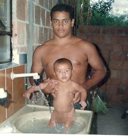 Fiz 'xixi' na cabeça do meu pai !