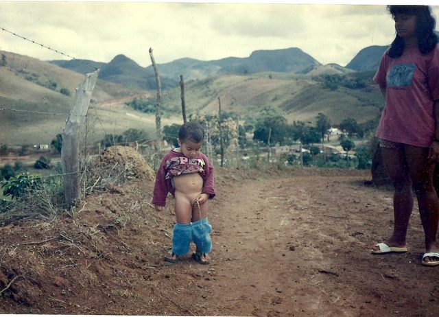 Pode fazer xixi na plantação, meu neto !