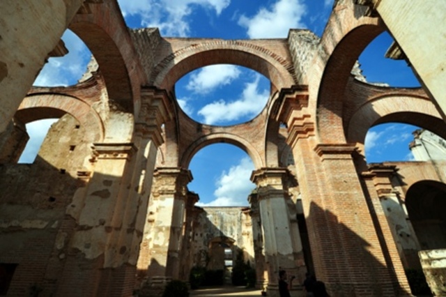 Colocación de la Primera Piedra de la Catedral de Santiago.