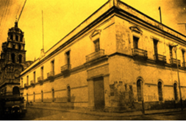 Se funda el colegio Carolino en lo que fuera la Casa de Ejercicios del Espíritu Santo de los jesuitas