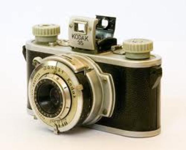 George Eatsman lanza camara kodak.