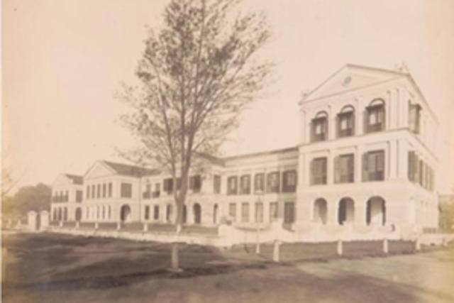 Sir Thomas Stamford Raffles founded the Singapore Institution