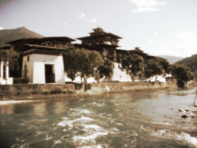 1915 Introduction of the first school in Bhutan