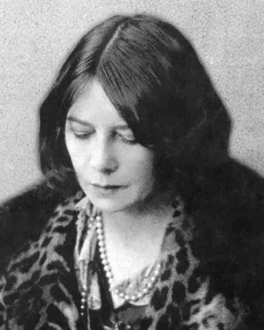 Marries Vivienne Haigh-Wood