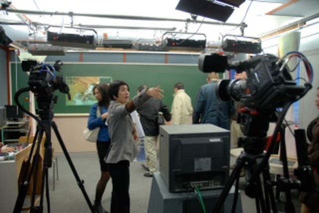 จัดตั้งระบบการกระจายเสียงเพื่อการศึกษาขึ้น (The Educational Broadcasting System)