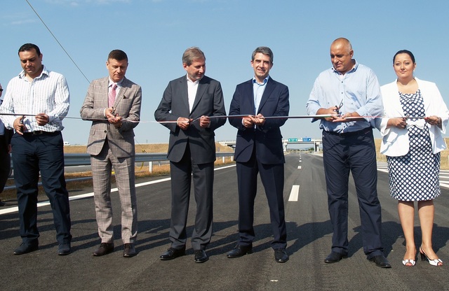 Борисов, Йоханес Хан и Плевнелиев откриват Лот 2