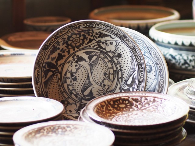 พ่อขุนรามให้ชาวจีนเข้ามาสอนปั้นเครื่องชามสังคโลก