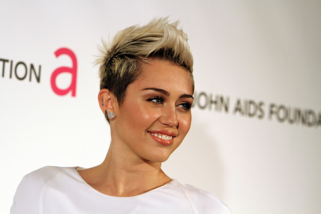 Miley chops off her hair