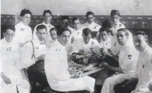 ESTUDIOS UNIVERSITARIOS