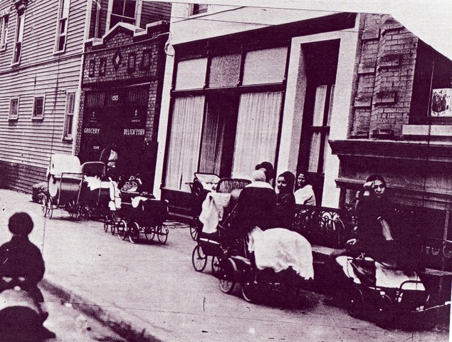 Margaret Sanger opens the doors of the first birth control clinic in America