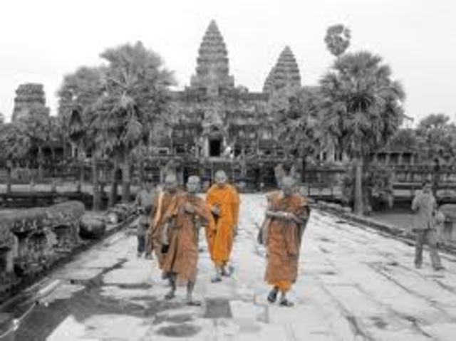 Angkor Thom Established