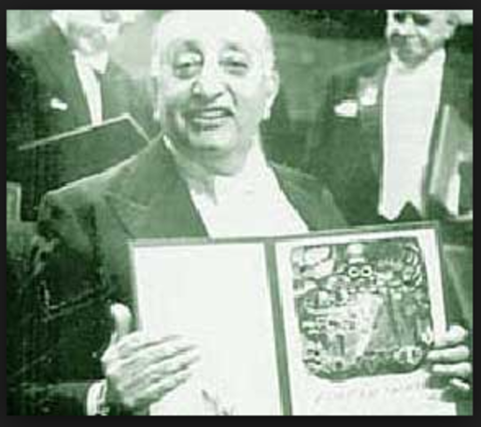 El guatemalteco recibe el Premio Nobel de la Literatura y un año antes había sido galardonado con el Lenin de la paz