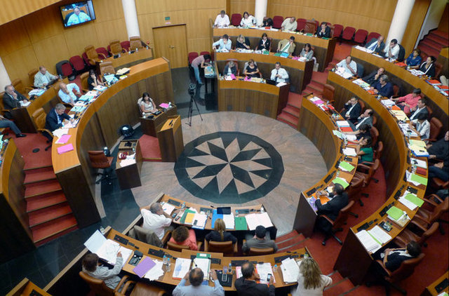 L’Assemblée de Corse vote.